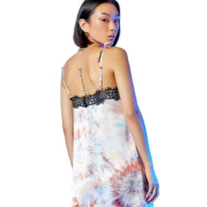 NWT/ FRANCESCA’S Kenzie Tie Dye Lace Trim Mini Dress
